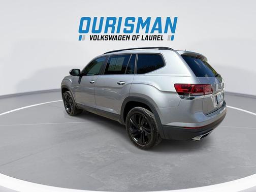 Pyrite Silver Metallic 2022 Volkswagen Atlas 2.0T SE w/Technology