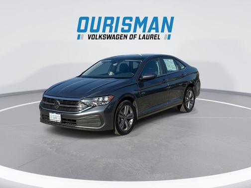 Platinum Gray Metallic 2024 Volkswagen Jetta 1.5T SE