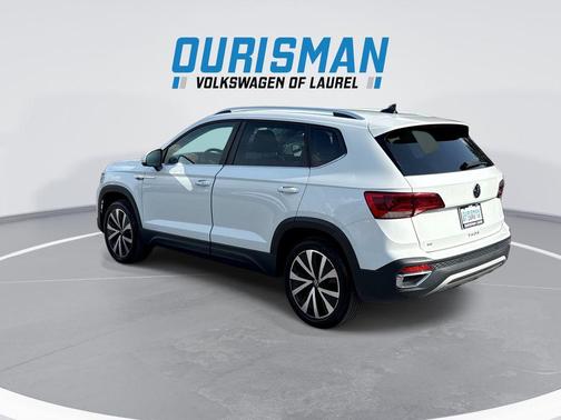Pure White 2023 Volkswagen Taos 1.5T SE