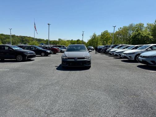 Moonstone 2026 Volkswagen Golf GTI 2.0T SE DSG