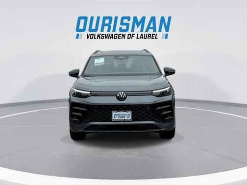 Platinum 2026 Volkswagen Tiguan 2.0T SE R-Line Black