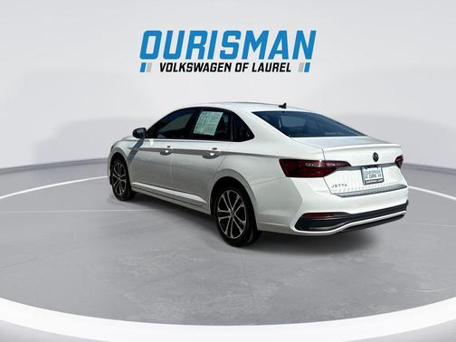 Pure White 2023 Volkswagen Jetta 1.5T Sport