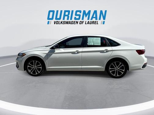 Pure White 2023 Volkswagen Jetta 1.5T Sport
