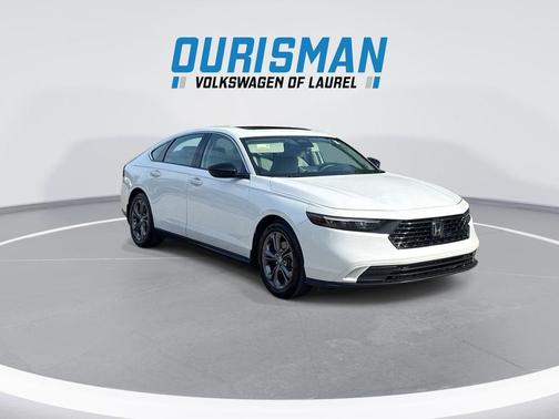 Platinum White Pearl 2023 Honda Accord EX