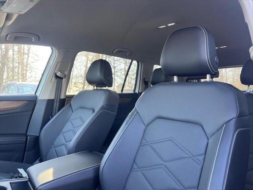 2025 Volkswagen Atlas 2.0T SE