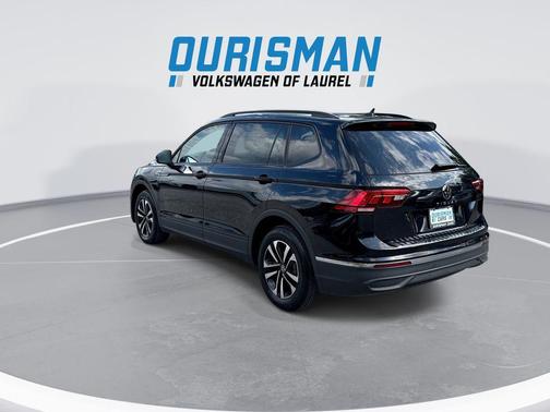 Deep Black Pearl 2023 Volkswagen Tiguan 2.0T S