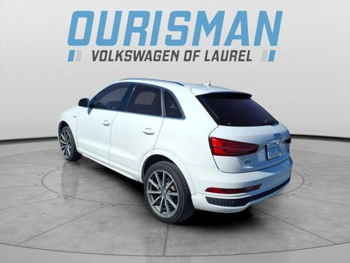 Glacier White Metallic 2018 Audi Q3 2.0T Sport Premium
