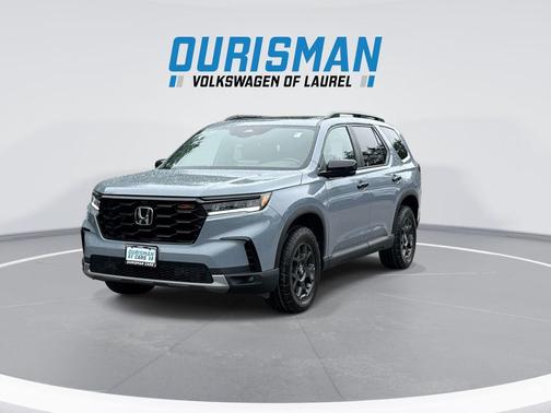 Sonic Gray Pearl 2023 Honda Pilot AWD TrailSport
