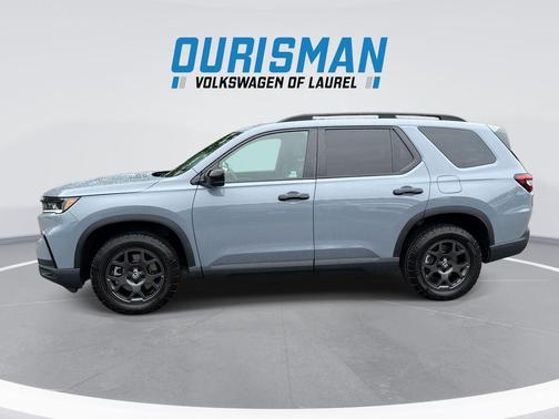 Sonic Gray Pearl 2023 Honda Pilot AWD TrailSport