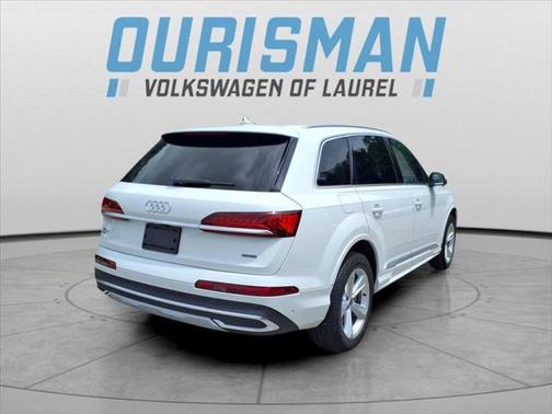 2022 Audi Q7 45 Premium Plus