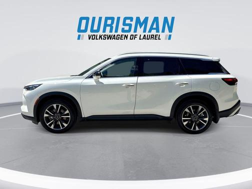 Majestic White 2025 INFINITI QX60 Luxe