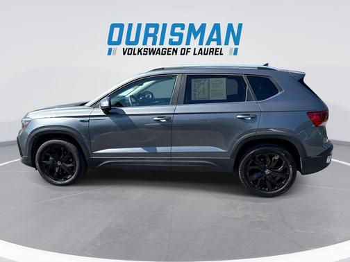 Platinum Gray Metallic 2023 Volkswagen Taos 1.5T SE