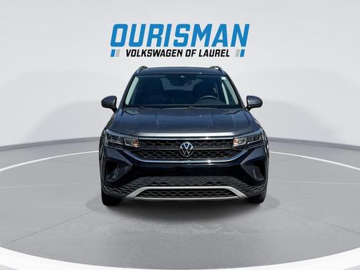 Platinum Gray Metallic 2023 Volkswagen Taos 1.5T SE