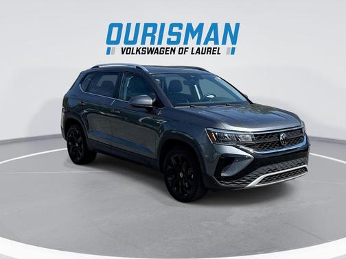 Platinum Gray Metallic 2023 Volkswagen Taos 1.5T SE