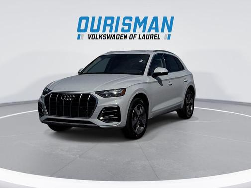 Glacier White Metallic 2024 Audi Q5 40 Premium
