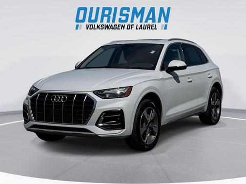 Glacier White Metallic 2024 Audi Q5 40 Premium