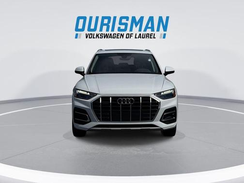 Glacier White Metallic 2024 Audi Q5 40 Premium