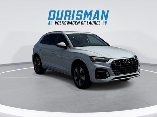 Glacier White Metallic 2024 Audi Q5 40 Premium