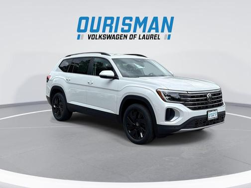 White Pearl 2026 Volkswagen Atlas 2.0T SE w/Technology 4MOTION
