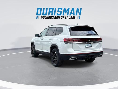 White Pearl 2026 Volkswagen Atlas 2.0T SE w/Technology 4MOTION