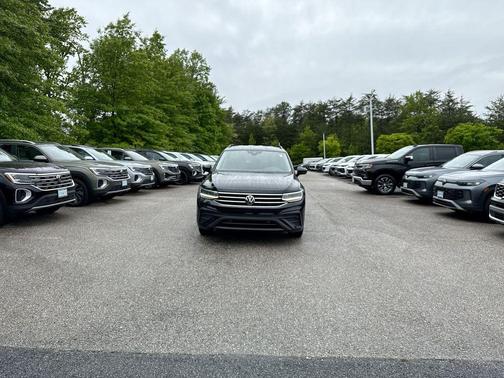 Deep Black Pearl 2023 Volkswagen Tiguan 2.0T S