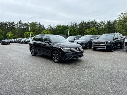 Deep Black Pearl 2023 Volkswagen Tiguan 2.0T S