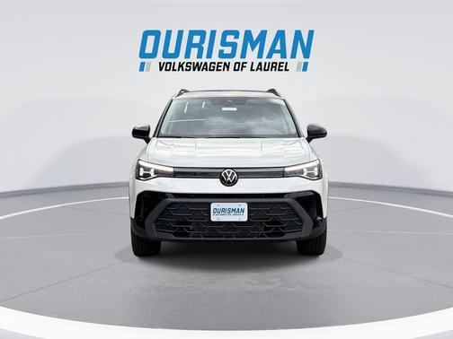 Pure White w/Deep Black Roof 2026 Volkswagen Taos SE Black