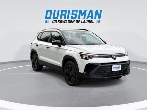 Pure White w/Deep Black Roof 2026 Volkswagen Taos SE Black