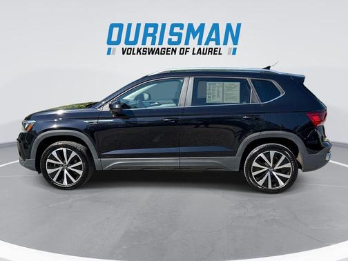 Deep Black Pearl 2023 Volkswagen Taos 1.5T SE