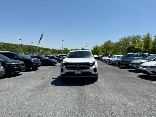 White Pearl 2026 Volkswagen Atlas 2.0T SE w/Technology 4MOTION