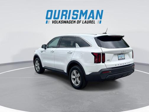 Glacial White Pearl 2022 Kia Sorento LX