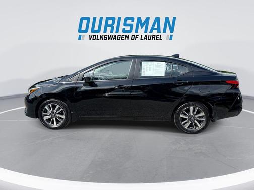 Super Black 2025 Nissan Versa 1.6 SV