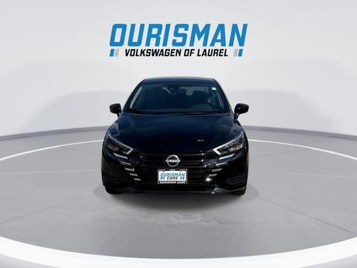 Super Black 2025 Nissan Versa 1.6 SV