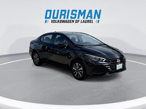 Super Black 2025 Nissan Versa 1.6 SV