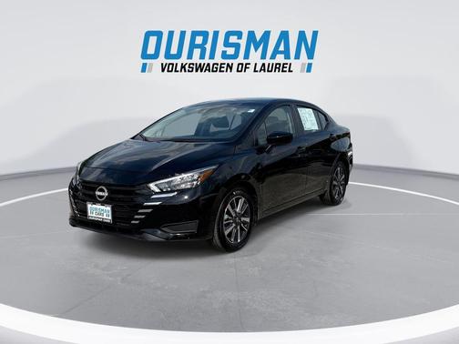 Super Black 2025 Nissan Versa 1.6 SV