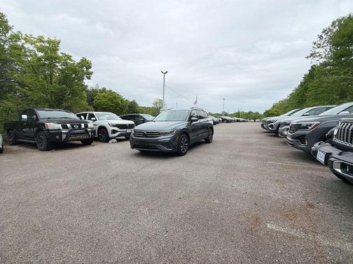 Platinum Gray Metallic 2024 Volkswagen Tiguan 2.0T S