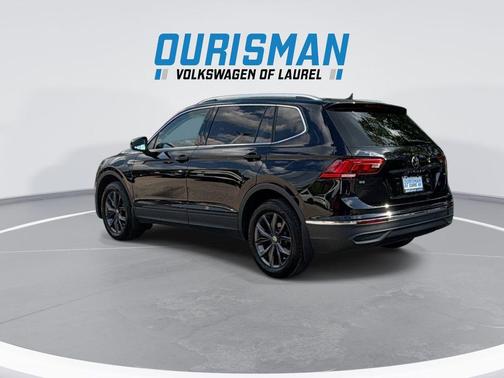 Deep Black Pearl 2024 Volkswagen Tiguan 2.0T SE 4MOTION