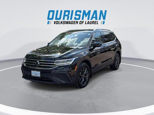 Deep Black Pearl 2024 Volkswagen Tiguan 2.0T SE 4MOTION