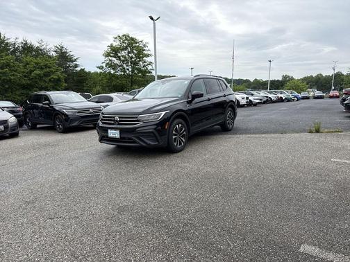 Deep Black Pearl 2023 Volkswagen Tiguan 2.0T S