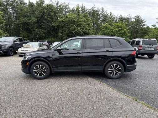 Deep Black Pearl 2023 Volkswagen Tiguan 2.0T S