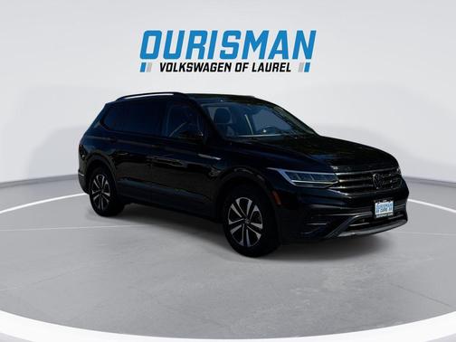 Deep Black Pearl 2023 Volkswagen Tiguan 2.0T S