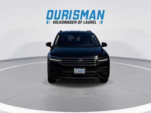 Deep Black Pearl 2023 Volkswagen Tiguan 2.0T S