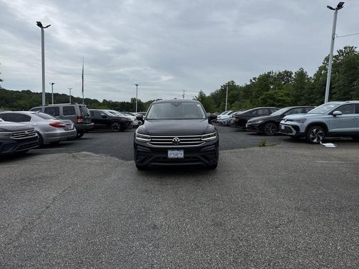 Deep Black Pearl 2023 Volkswagen Tiguan 2.0T S