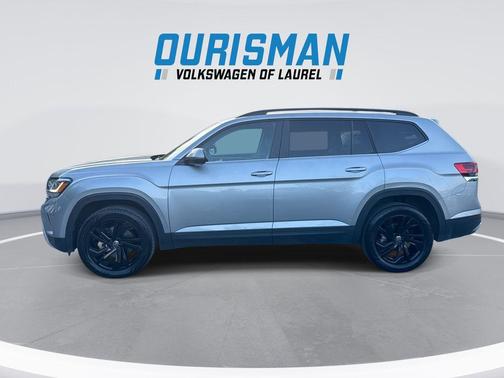 Silver Metallic 2023 Volkswagen Atlas 3.6L SE w/Technology