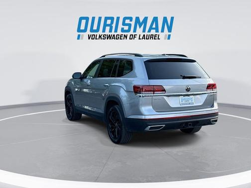 Silver Metallic 2023 Volkswagen Atlas 3.6L SE w/Technology