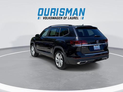 Deep Black 2023 Volkswagen Atlas 3.6L SE w/Technology