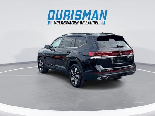 Deep Black Pearl 2026 Volkswagen Atlas 2.0T SE w/Technology