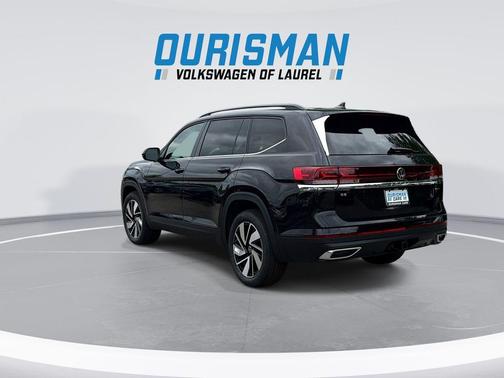 Deep Black Pearl 2026 Volkswagen Atlas 2.0T SE w/Technology 4MOTION