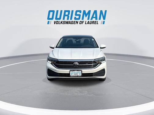 White Pearl 2024 Volkswagen Jetta 1.5T SE
