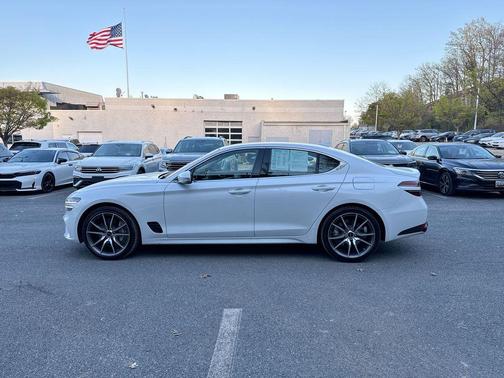 Uyuni White 2025 Genesis G70 2.5T RWD